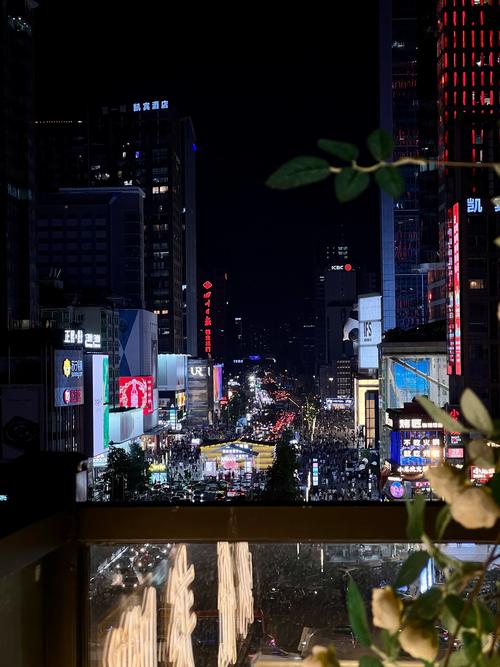 四川成都夜生活_成都哪里夜生活_成都夜生活效果好不好
